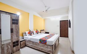 Hotel Relax Inn Gandhinagar 4*