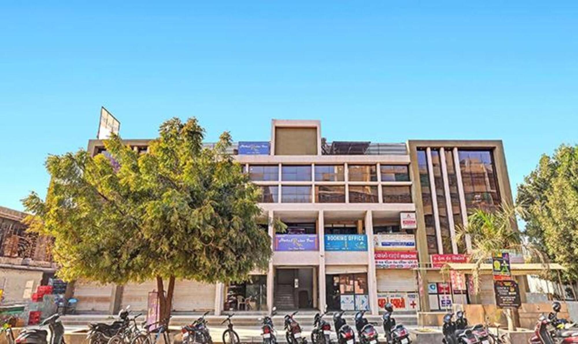 Fabhotel Relax Gandhinagar Exterior photo